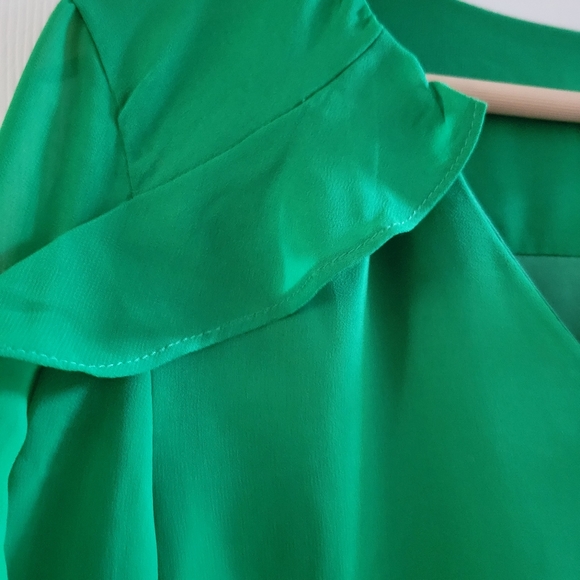 1. State Kelly Green V-neck ruffle sleeve blouse size small professional office - Picture 4 of 11